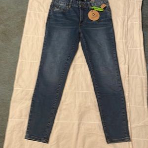 Tahari jeans sz 8 inseam 28 recycled mid rise skinny